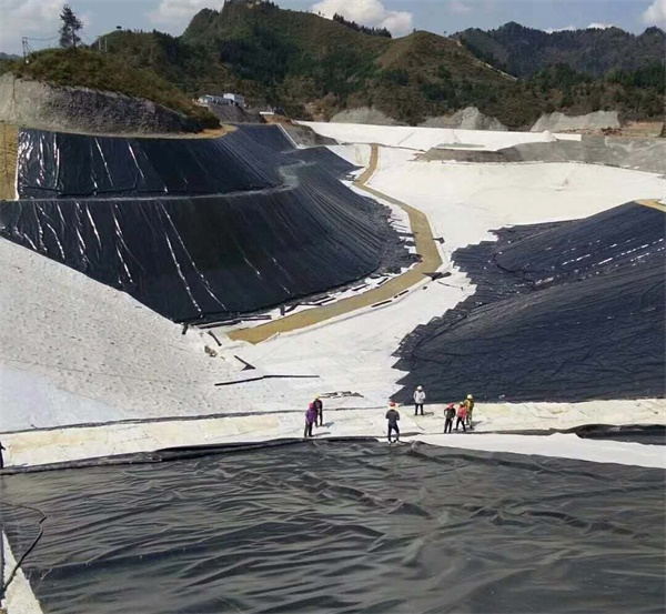 湖北省武漢一垃圾填埋場(chǎng)使用我公司土工合成材料